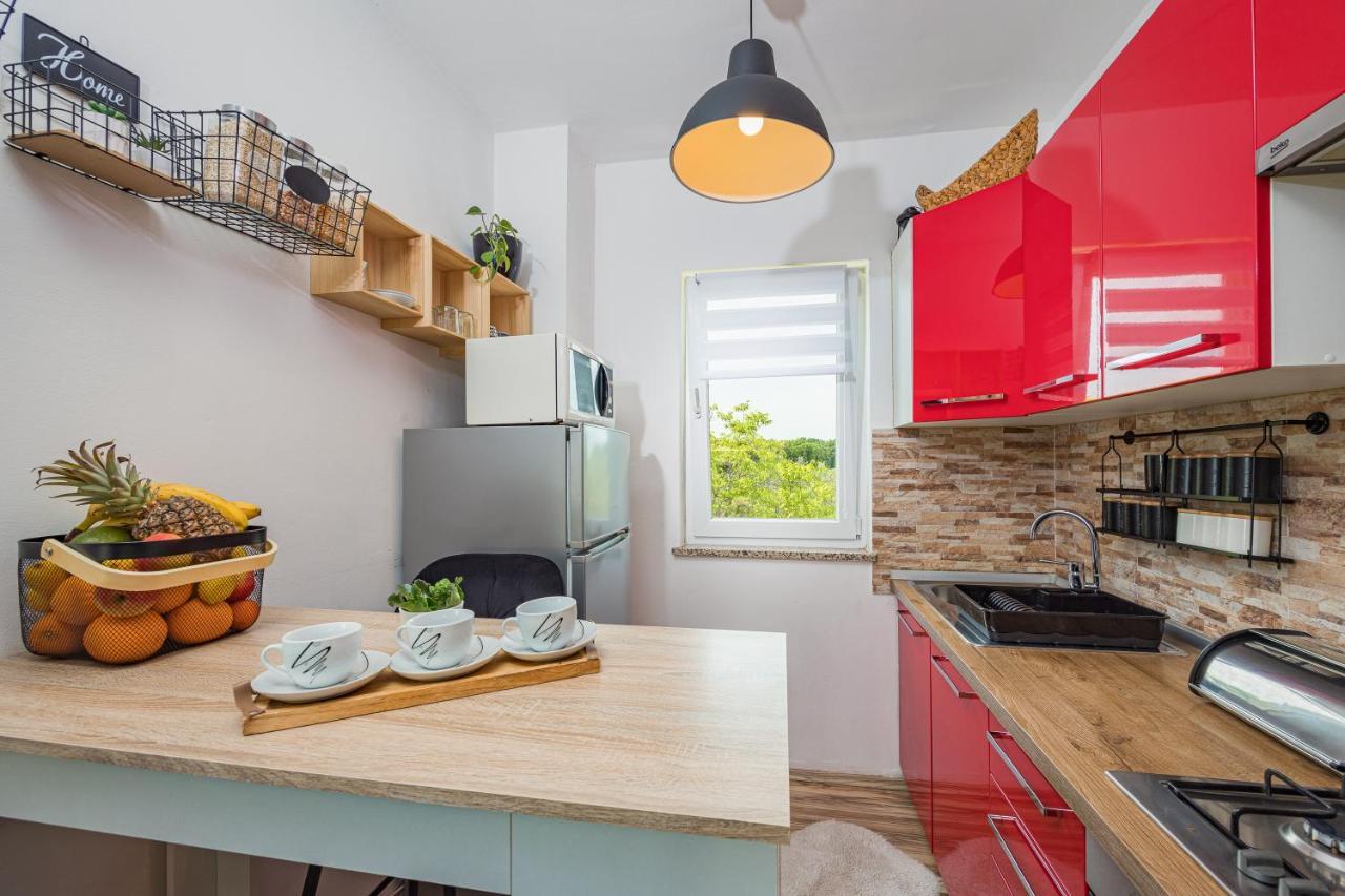 Apartament Studio Apartman Marly Pula Zewnętrze zdjęcie