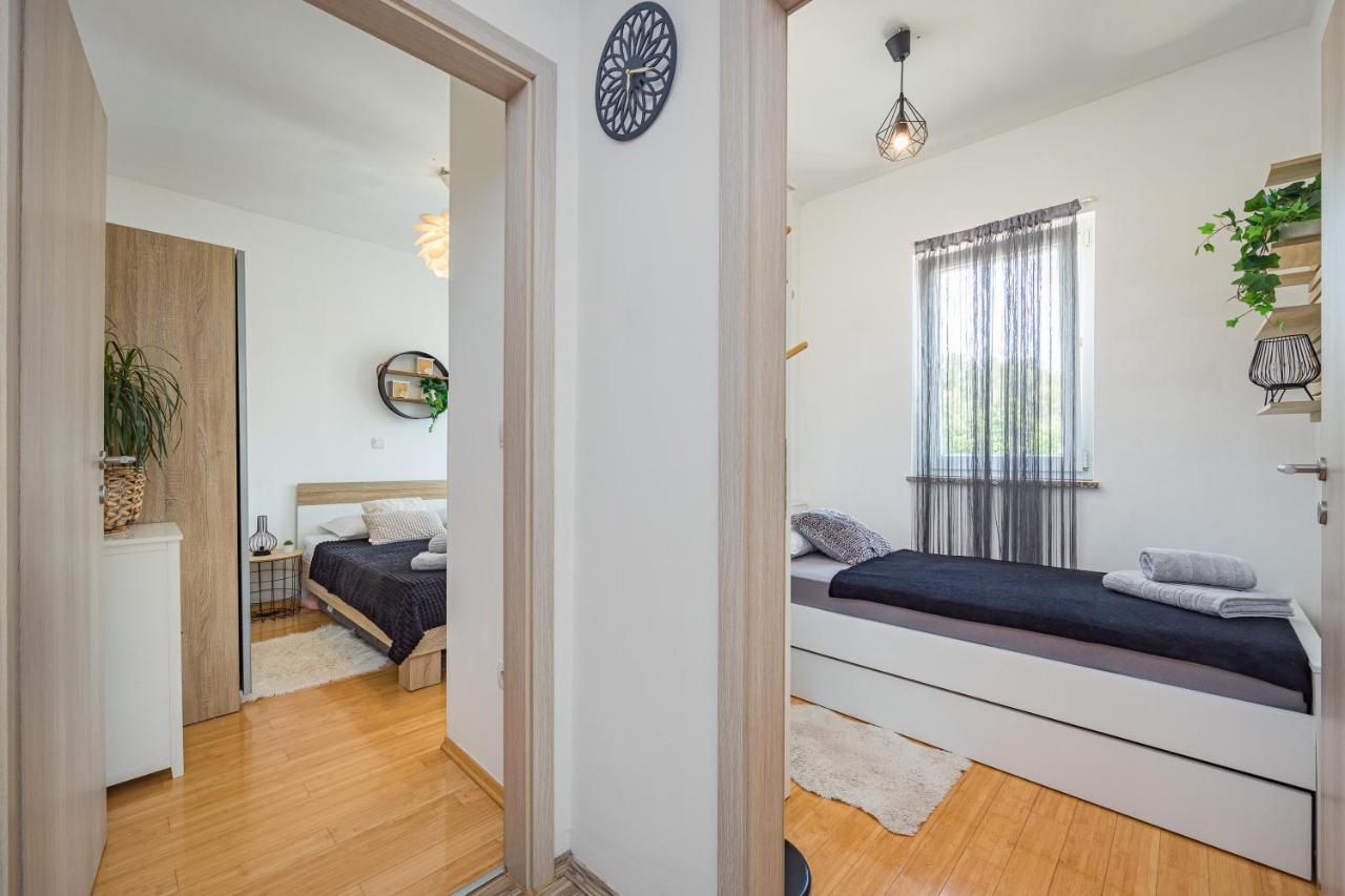 Apartament Studio Apartman Marly Pula Zewnętrze zdjęcie